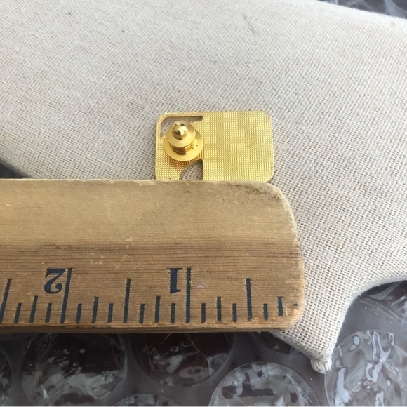 Avon Trained Beauty Pin - Picture 3 of 3